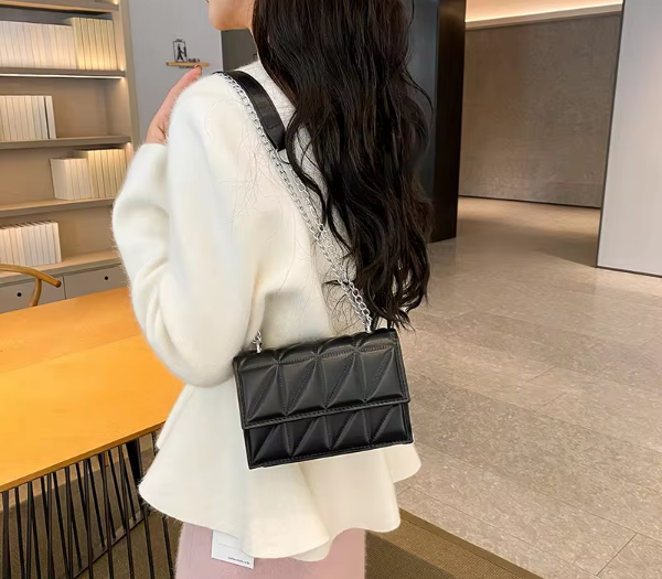 Daphne Chain Bag